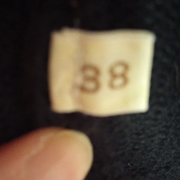 Classic Lady Large Black Sleeveless Sweater, Tassel, Pockets - Picture 7 of 7